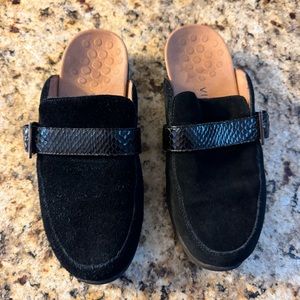 Vionic Darla Suede Mules. Size 7.  Black. NWOB